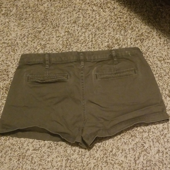 Express Shorts - Picture 2 of 3